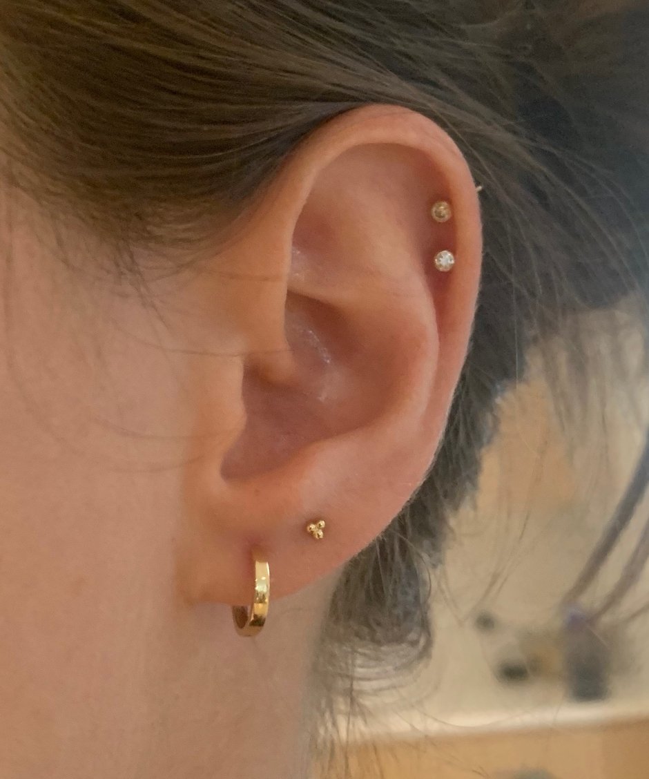 Medium Plain Gold Huggies - r.chiara